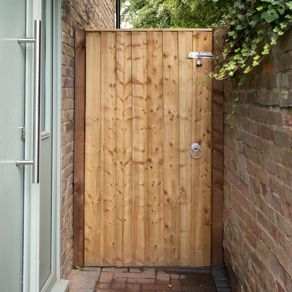 Lifestyle shot of Padstow Featheredge Gate 