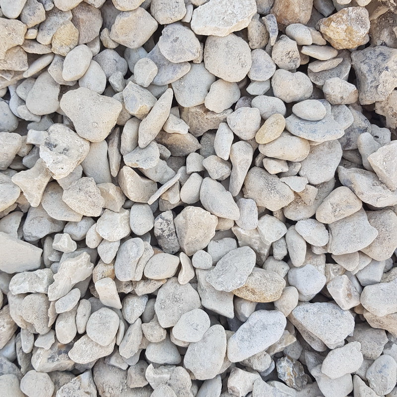 Cotswold Buff stone chips in dumpy bag - natural limestone aggregate with characteristic buff colouring for landscaping 
