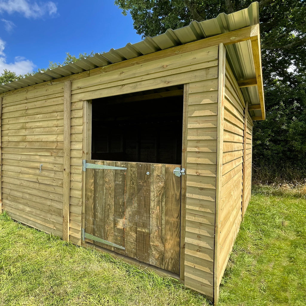 Stable 3.8m Deep x 3.6m Wide corner view 